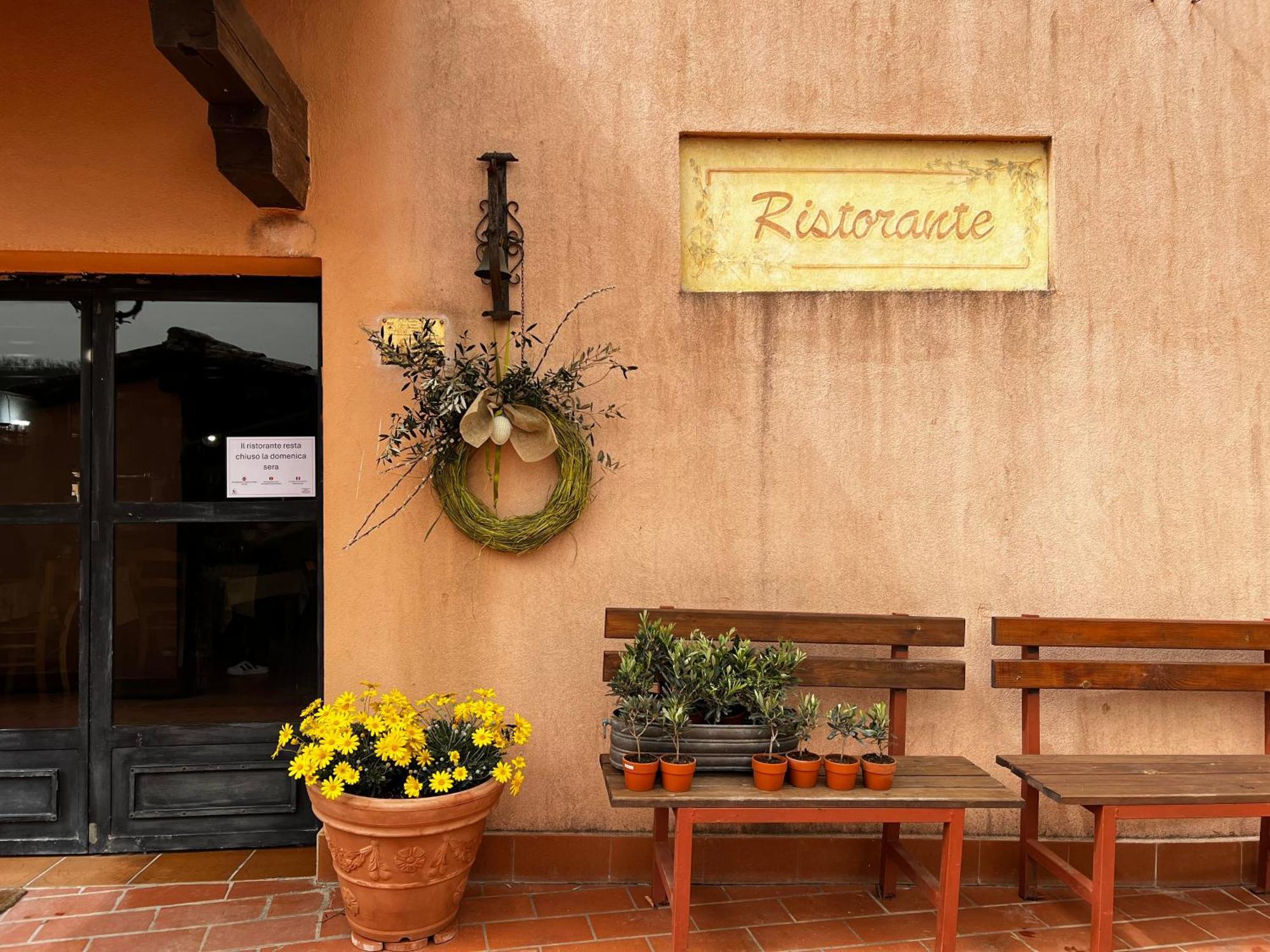 Agriturismo La Cerbana パラーイア エクステリア 写真